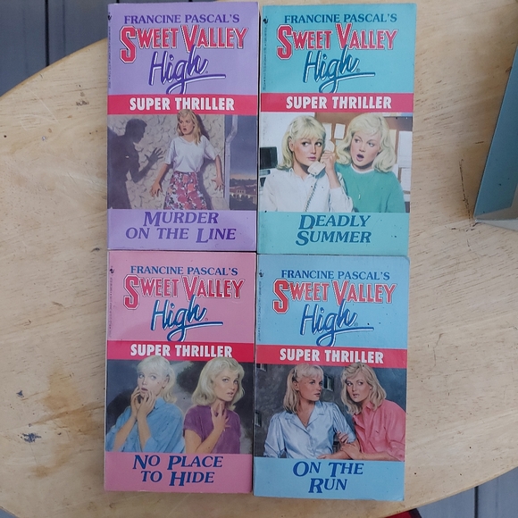 Sweet Valley High 'Super Thriller' (4) box set. - Picture 2 of 7